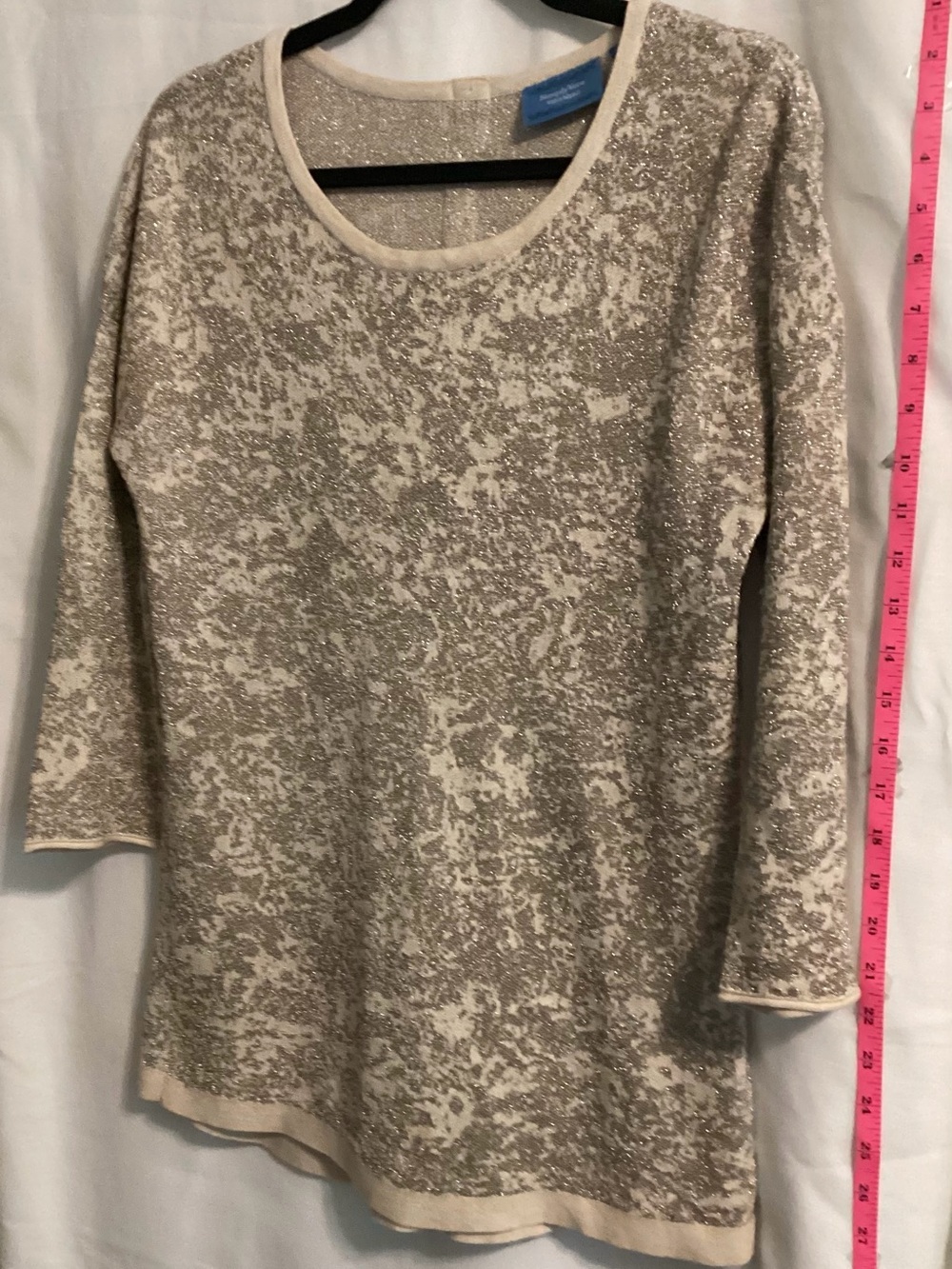 SZ XS Simply Vera Vera Wang Metallic Long Sleeve Round neck